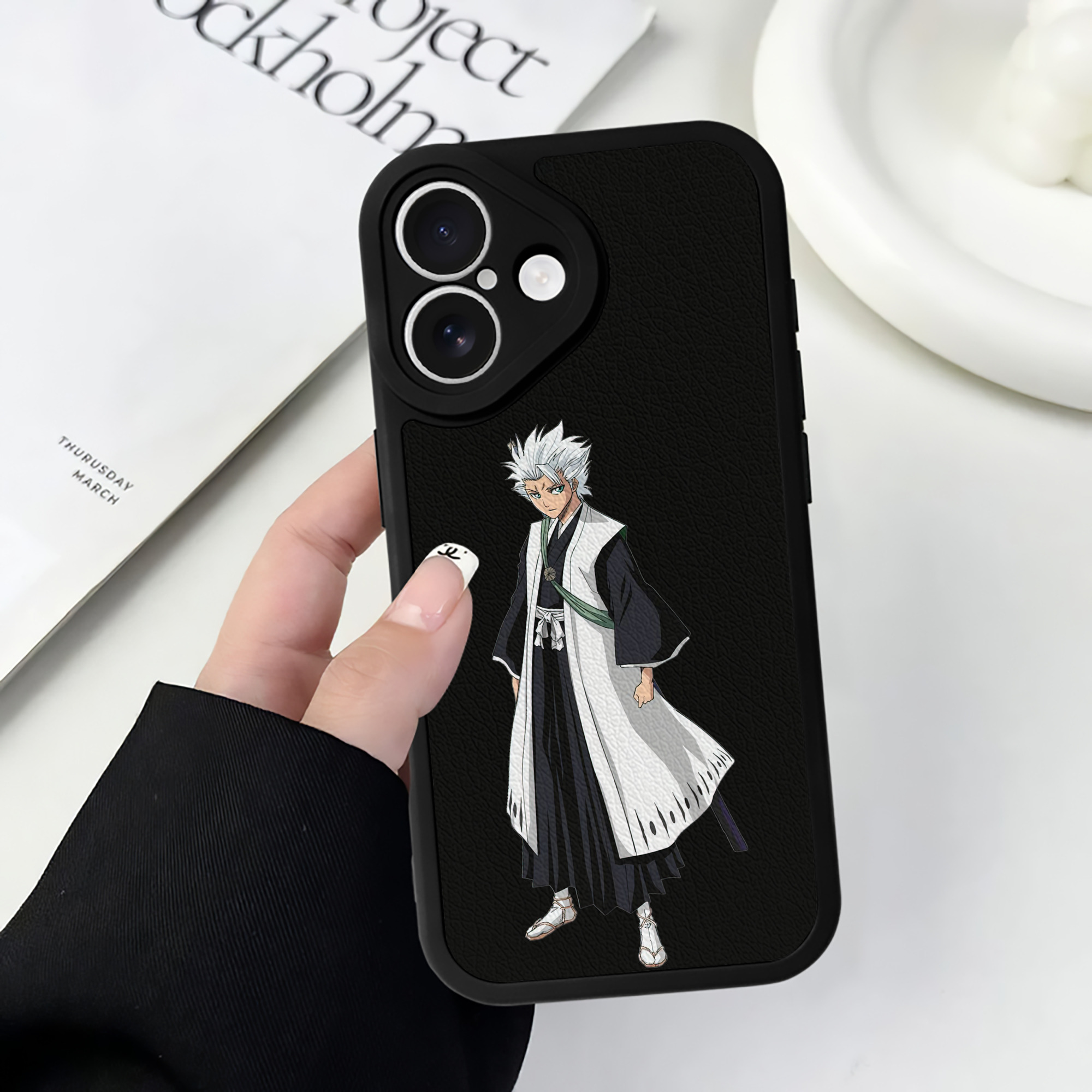 （画像用） ブリーチ 日番谷冬獅郎（ひつがや とうしろう） BLEACH Hitsugaya Toushirou 【iPhone 16シリーズ対応】シリコンスマホケース（レザー調） 材質：シリコン